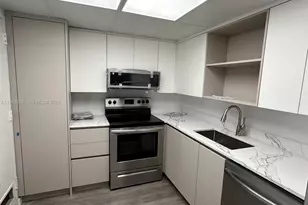 400 Kings Point Dr, Sunny Isles Beach, FL 33160 - Photo 7