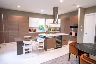 10272 NW 75th Terrace, Doral, FL 33178 - Photo 9