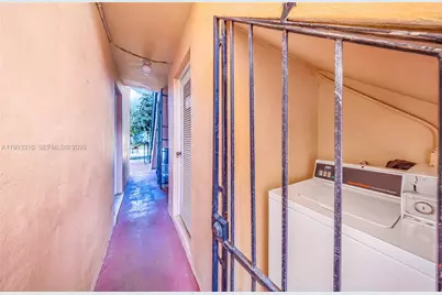 955 W 23rd St, Hialeah, FL 33010 - Photo 11