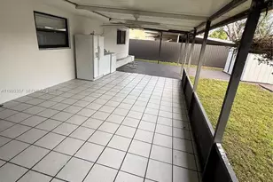 1050 W 37th St, Hialeah, FL 33012 - Photo 13