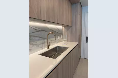 77 SE 5th St #1608, Miami, FL 33131 - Photo 3