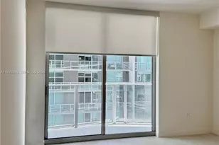 77 SE 5th St, Miami, FL 33131 - Photo 17
