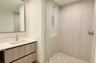 77 SE 5th St, Miami, FL 33131 - Photo 13