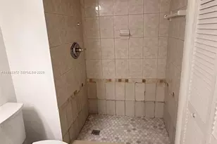 231 Lakeview Dr, Weston, FL 33326 - Photo 27