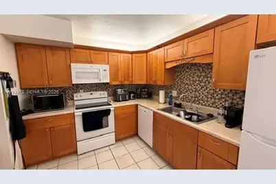 231 Lakeview Dr #204, Weston, FL 33326 - Photo 5