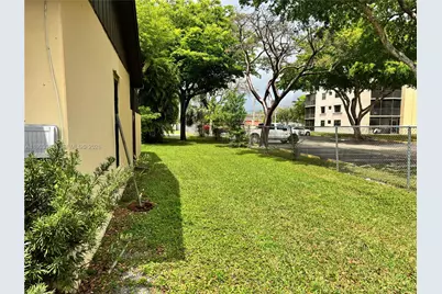 9291 E Fern Ln, Miramar, FL 33025 - Photo 17