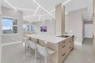 18011 Biscayne Blvd #PH04, Aventura, FL 33160 - Photo 1