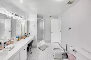 3800 Hillcrest Dr, Hollywood, FL 33021 - Photo 7