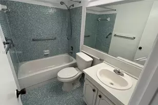 306 Newport T, Deerfield Beach, FL 33442 - Photo 7