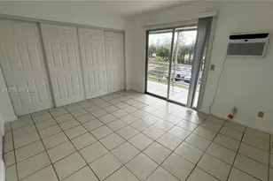 306 Newport T, Deerfield Beach, FL 33442 - Photo 5