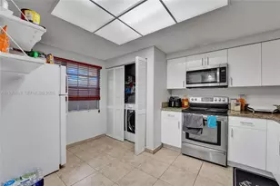 3592 NW 83rd Ln, Sunrise, FL 33351 - Photo 3