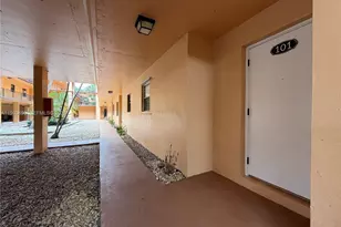 400 Commodore Dr, Plantation, FL 33325 - Photo 3