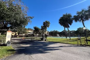 400 Commodore Dr, Plantation, FL 33325 - Photo 43