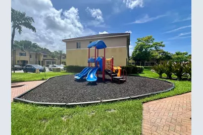 1934 SW 60th Ave, North Lauderdale, FL 33068 - Photo 17