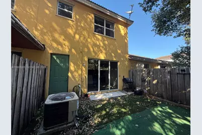4282 NE 9th St, Homestead, FL 33033 - Photo 3