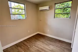 784 NW 100th St, Miami, FL 33150 - Photo 5
