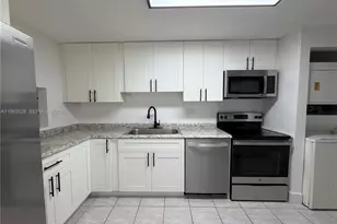 400 Commodore Dr, Plantation, FL 33325 - Photo 9