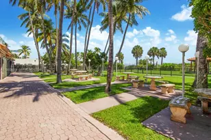 2555 Collins Ave, Miami Beach, FL 33140 - Photo 9