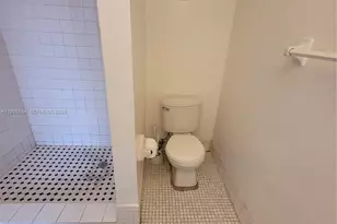 10090 NW 80th Ct, Hialeah Gardens, FL 33016 - Photo 31