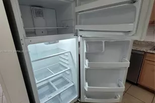 10090 NW 80th Ct, Hialeah Gardens, FL 33016 - Photo 9