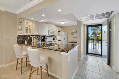 14 Royal Palm Way #303, Boca Raton, FL 33432 - Photo 7