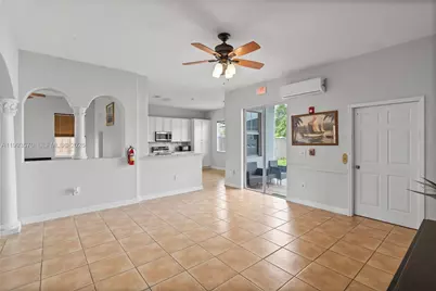 18140 NW 90th Ave, Hialeah, FL 33018 - Photo 31