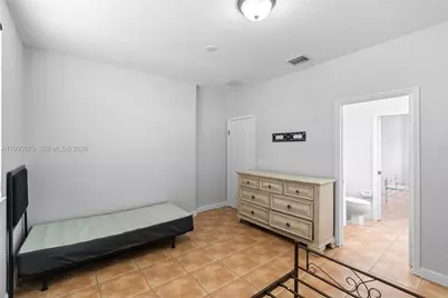 18140 NW 90th Ave, Hialeah, FL 33018 - Photo 43