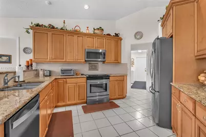 290 Landings Blvd, Weston, FL 33327 - Photo 9