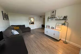 910 Michigan Ave, Miami Beach, FL 33139 - Photo 1
