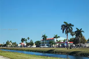 8360 NW 103rd St, Hialeah Gardens, FL 33016 - Photo 31