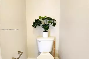 8360 NW 103rd St, Hialeah Gardens, FL 33016 - Photo 11