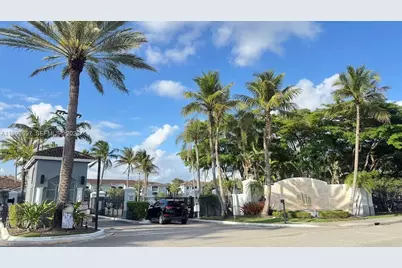 9640 NW 2nd St #5-204, Pembroke Pines, FL 33024 - Photo 1