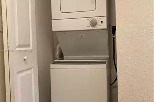 7985 NW 8th St, Miami, FL 33126 - Photo 17