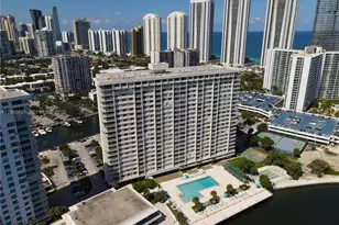 300 Bayview Dr, Sunny Isles Beach, FL 33160 - Photo 25