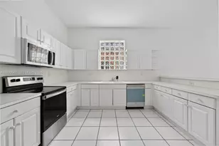 8852 NW 147th Ln, Miami Lakes, FL 33018 - Photo 7