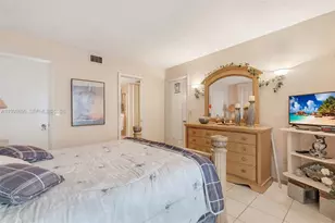 1460 W 43rd Pl, Hialeah, FL 33012 - Photo 19