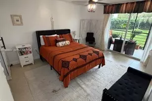 1100 St Charles Pl, Pembroke Pines, FL 33026 - Photo 9