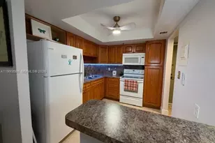 1100 St Charles Pl, Pembroke Pines, FL 33026 - Photo 7