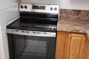 10000 NW 80th Ct, Hialeah Gardens, FL 33016 - Photo 3