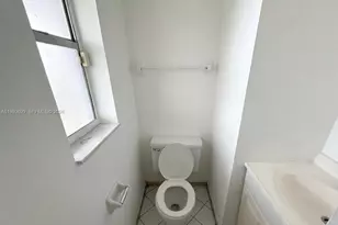 7900 S Colony Cir S, Tamarac, FL 33321 - Photo 5