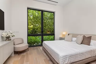 2560 Del Lago Dr, Fort Lauderdale, FL 33316 - Photo 31