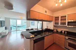 31 SE 5th St, Miami, FL 33131 - Photo 9