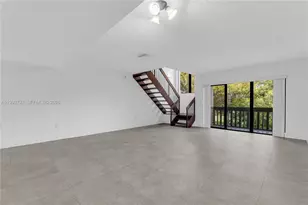 425 W Park Dr, Miami, FL 33172 - Photo 13