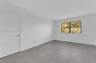 425 W Park Dr, Miami, FL 33172 - Photo 27