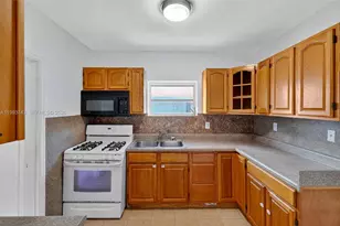 5900 NE 4th Ct, Miami, FL 33137 - Photo 11