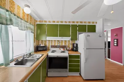 415 E Erie Drive, Fort Pierce, FL 34946 - Photo 9