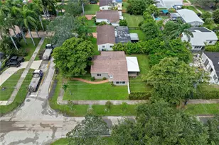 925 NE 4th St, Hallandale Beach, FL 33009 - Photo 25
