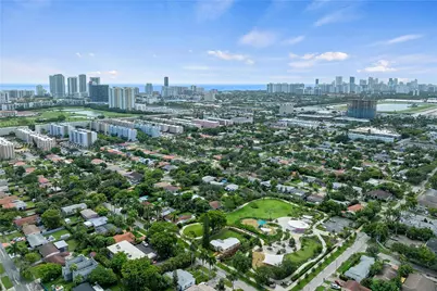 925 NE 4th St, Hallandale Beach, FL 33009 - Photo 27
