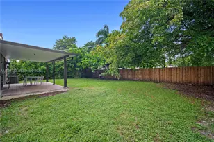 925 NE 4th St, Hallandale Beach, FL 33009 - Photo 21