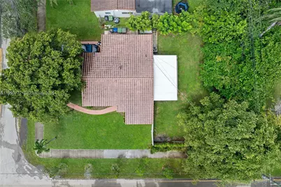 925 NE 4th St, Hallandale Beach, FL 33009 - Photo 23